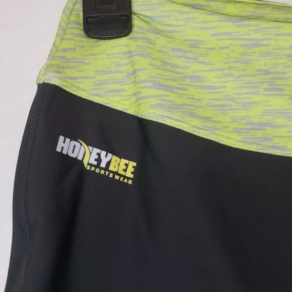 Ladies 3/4 Length Push Up Capri Yoga Leggings - Picture 3 of 8